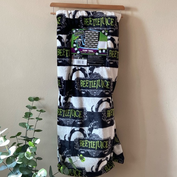 New Viral Hard to Find Black & White Beetlejuice Sandworm Striped Throw Blanket